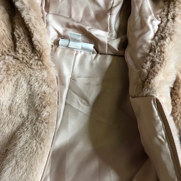 🎉FAUX-FUR JACKET🎉 - Picture 5 of 11